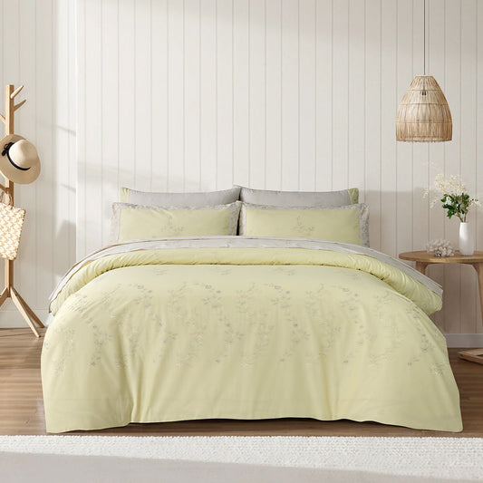 QUILT & BED SHEET